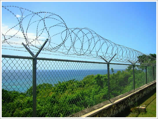 chain-link-fence-diamond-mesh